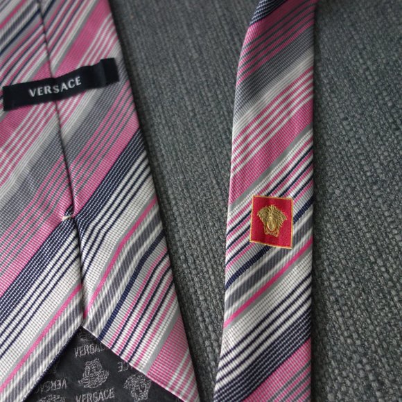 Versace 100% Silk Made in Italy 60 inch Pink and Silver Neck Tie - Picture 6 of 8